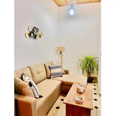 Traditional House 1925 *